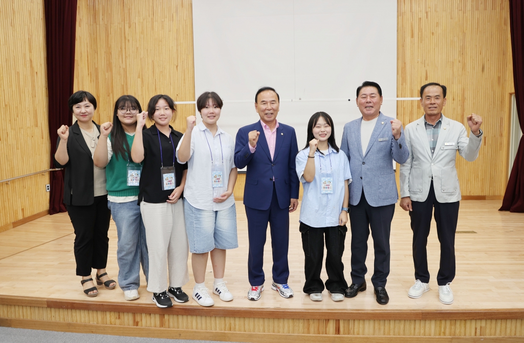 동남부4군 청소년 참여위원회와 박덕흠의원과의 간담회 이미지(10)