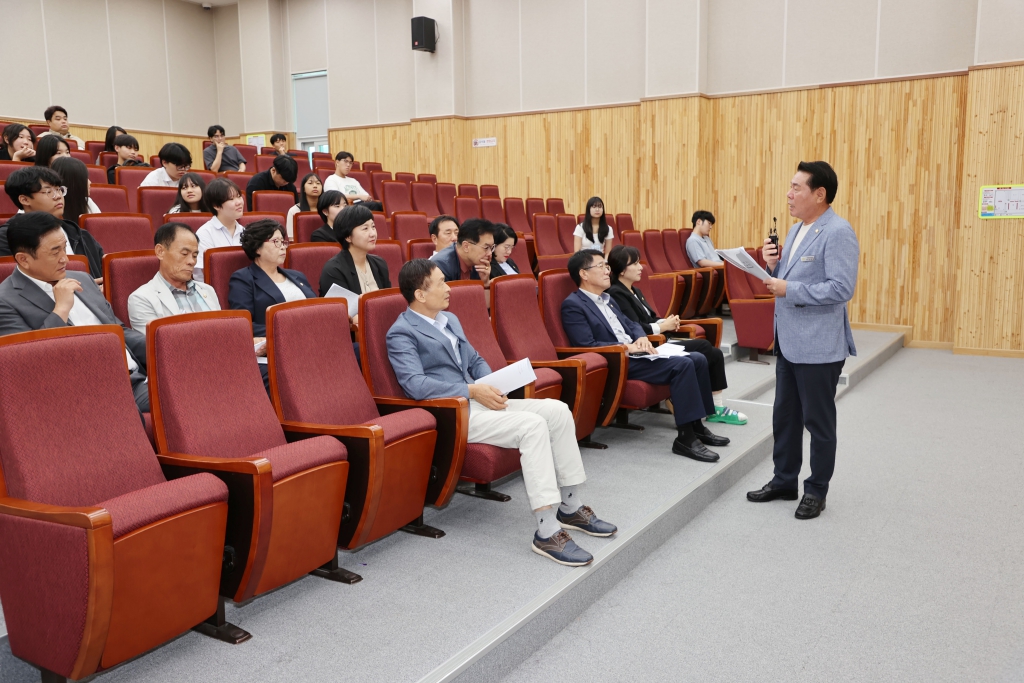 동남부4군 청소년 참여위원회와 박덕흠의원과의 간담회 이미지(5)