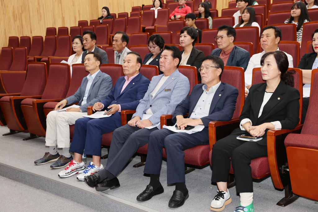 동남부4군 청소년 참여위원회와 박덕흠의원과의 간담회 이미지(1)