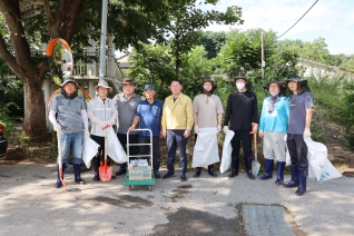  충청북도의회 의원 및 직원 수해복구지원현장 방문 대표이미지